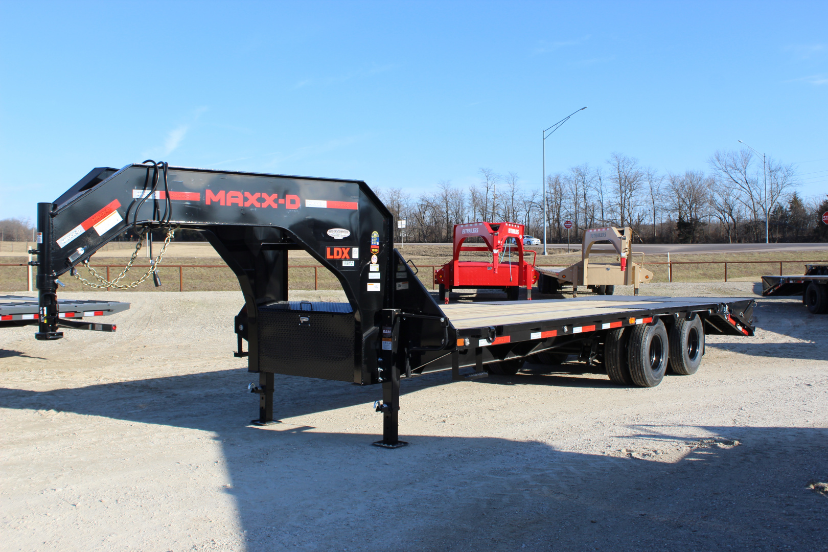 New 2026 MAXX-D LDX 25' Gooseneck Flatdeck Trailer
