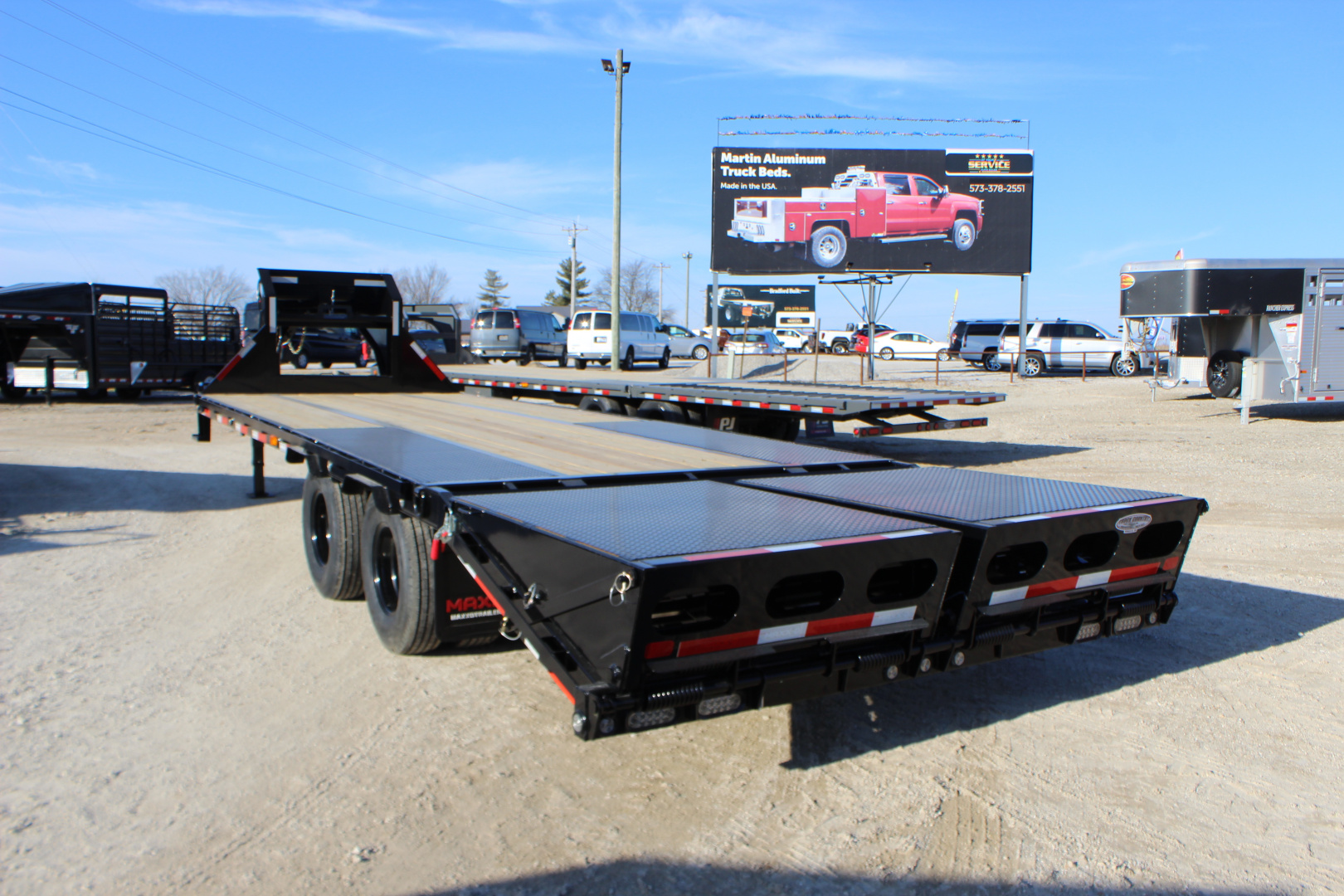 New 2026 MAXX-D LDX 25' Gooseneck Flatdeck Trailer