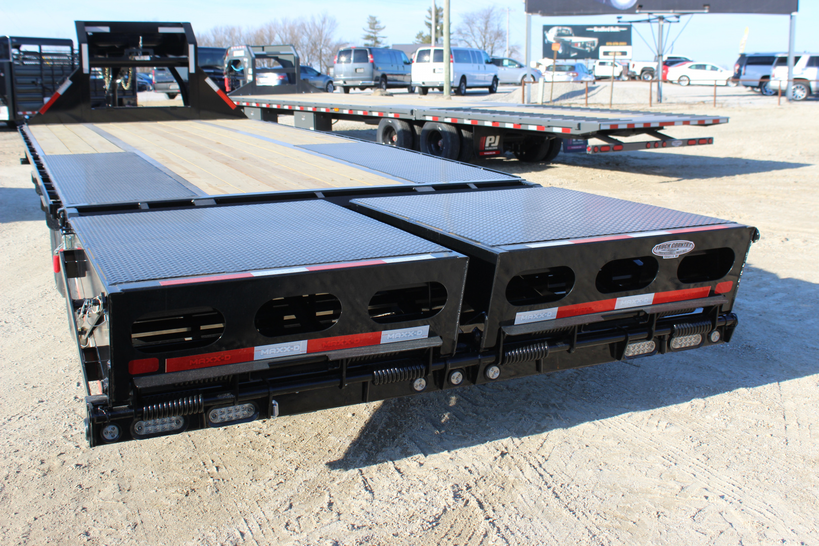 New 2026 MAXX-D LDX 25' Gooseneck Flatdeck Trailer