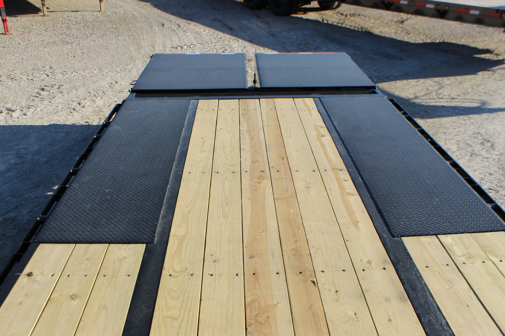 New 2026 MAXX-D LDX 25' Gooseneck Flatdeck Trailer