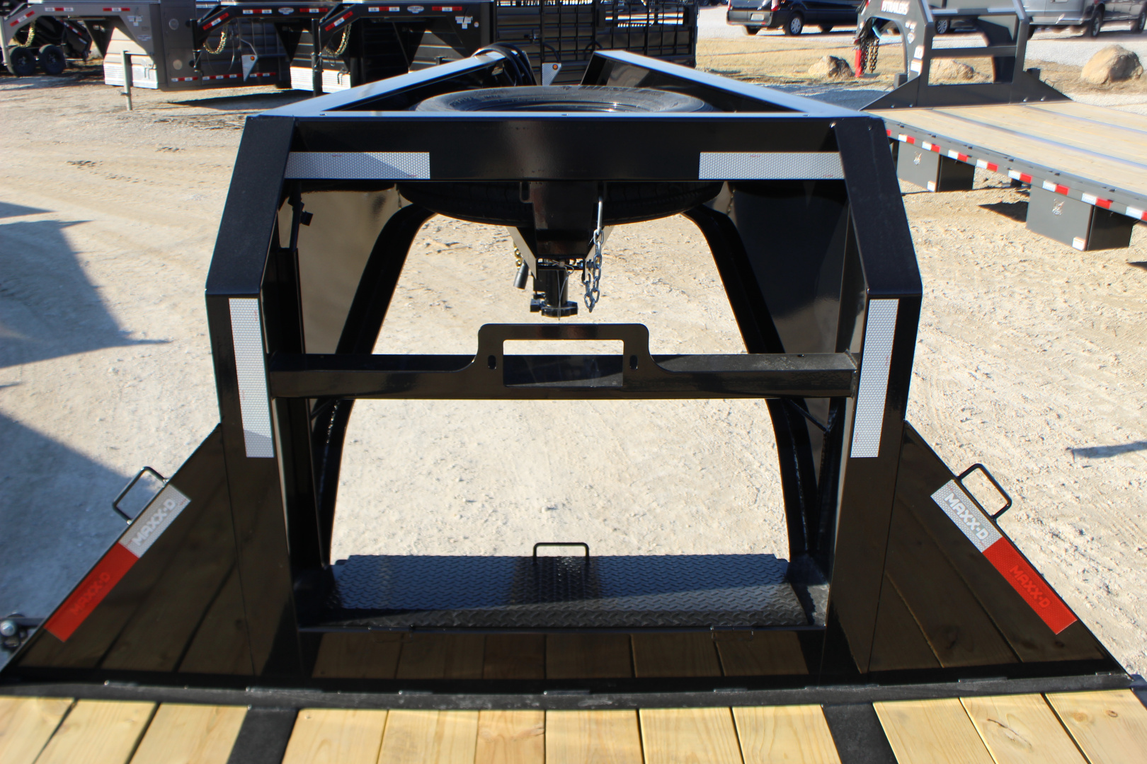 New 2026 MAXX-D LDX 25' Gooseneck Flatdeck Trailer