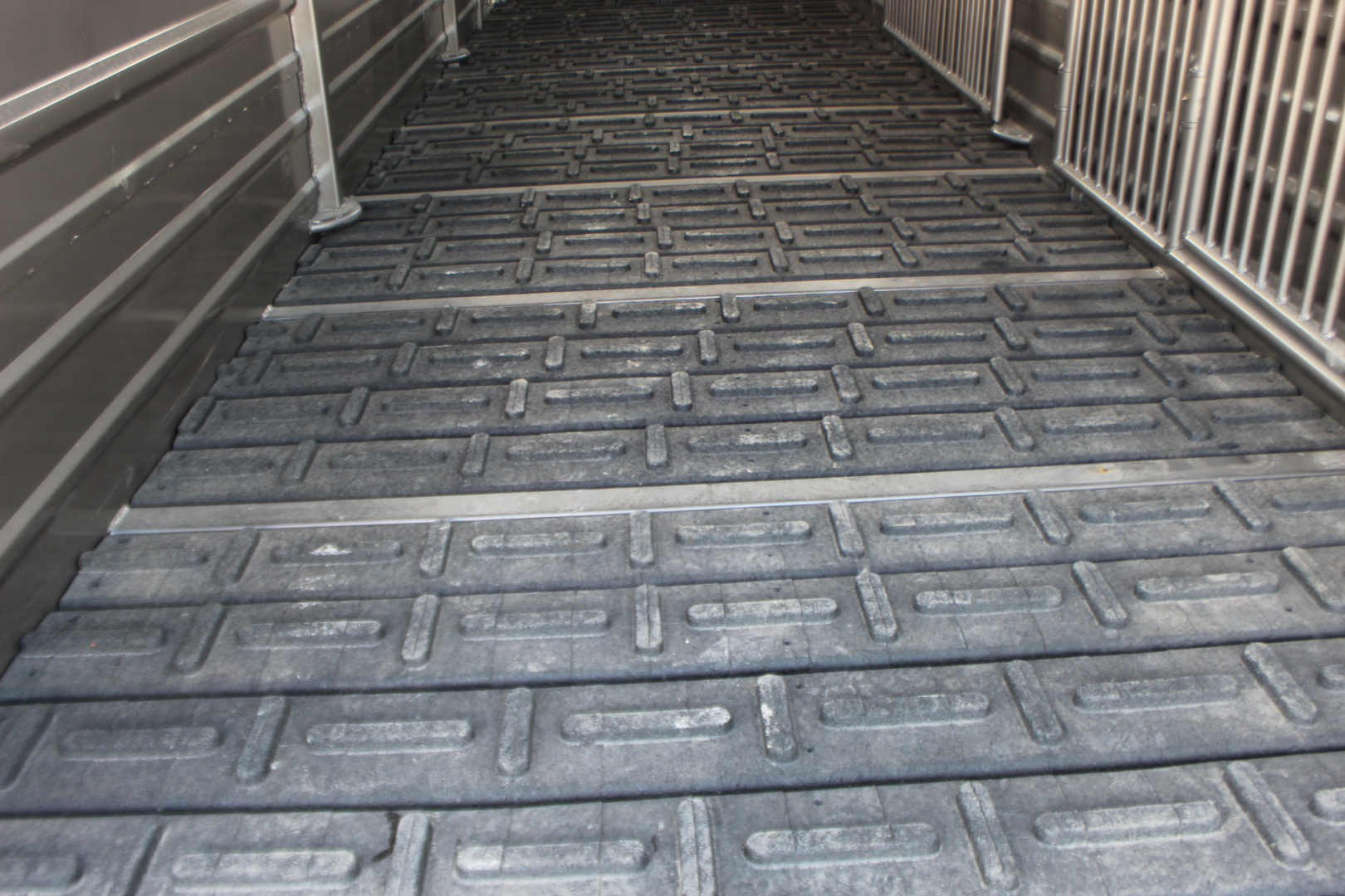 New 2026 GR Trailers 6.8x24 Gooseneck Livestock Trailer