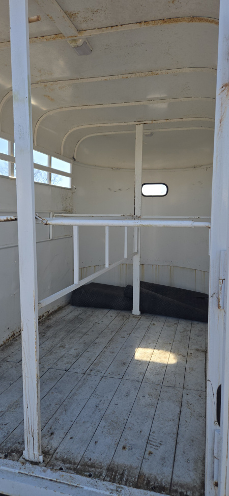 Used 1995 Dura 2-Horse Straight Load Horse Trailer