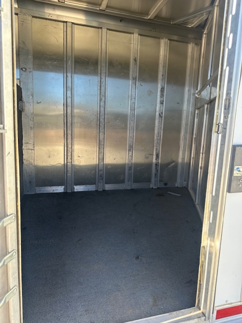 Used 2003 Featherlite 18' 3 Horse Slant