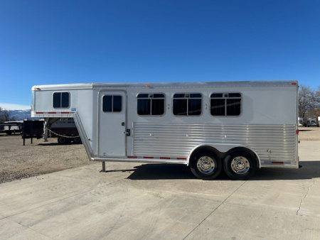 Used 2003 Featherlite 18' 3 Horse Slant