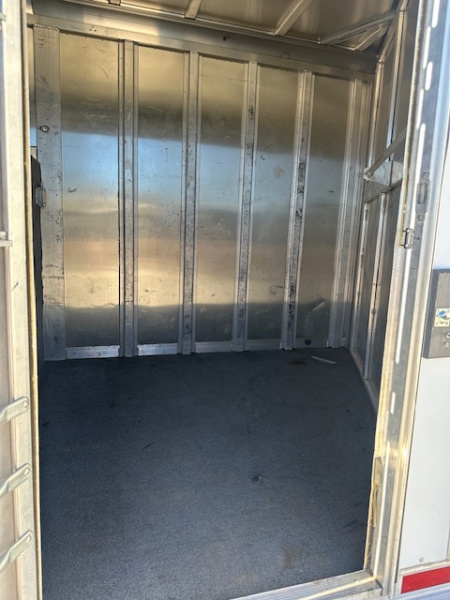 Used 2003 Featherlite 18' 3 Horse Slant