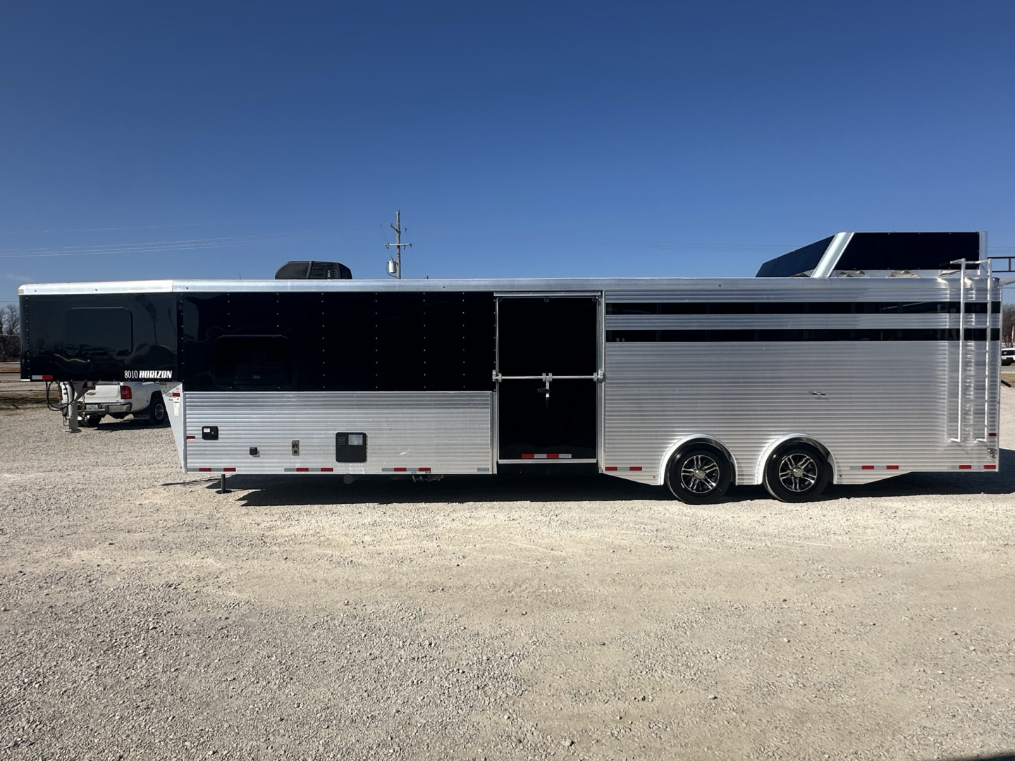 Used 2023 Sundowner 10'6" Living Quarter Stock Combo