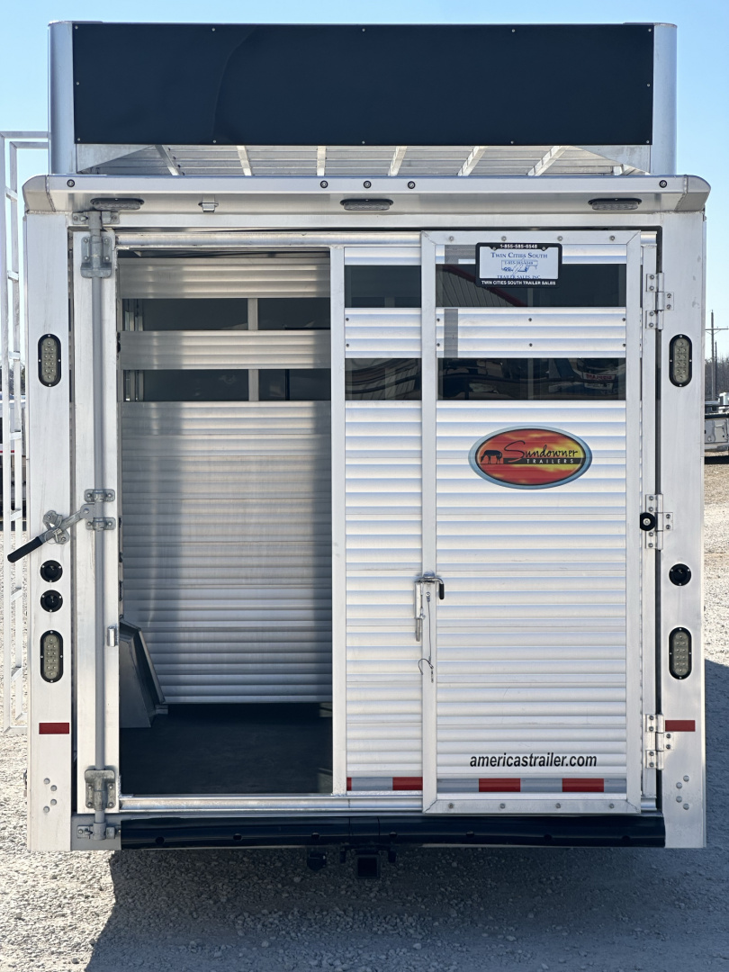 Used 2023 Sundowner 10'6" Living Quarter Stock Combo