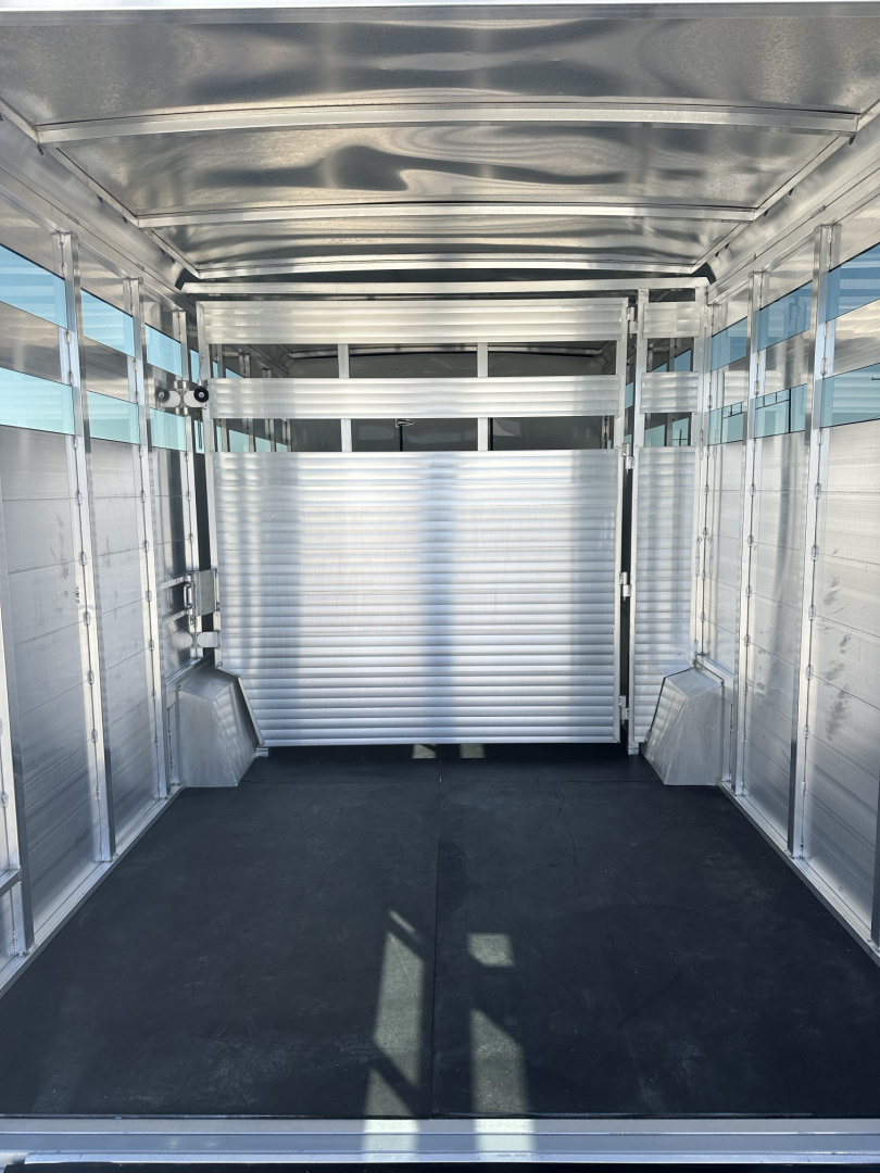 Used 2023 Sundowner 10'6" Living Quarter Stock Combo