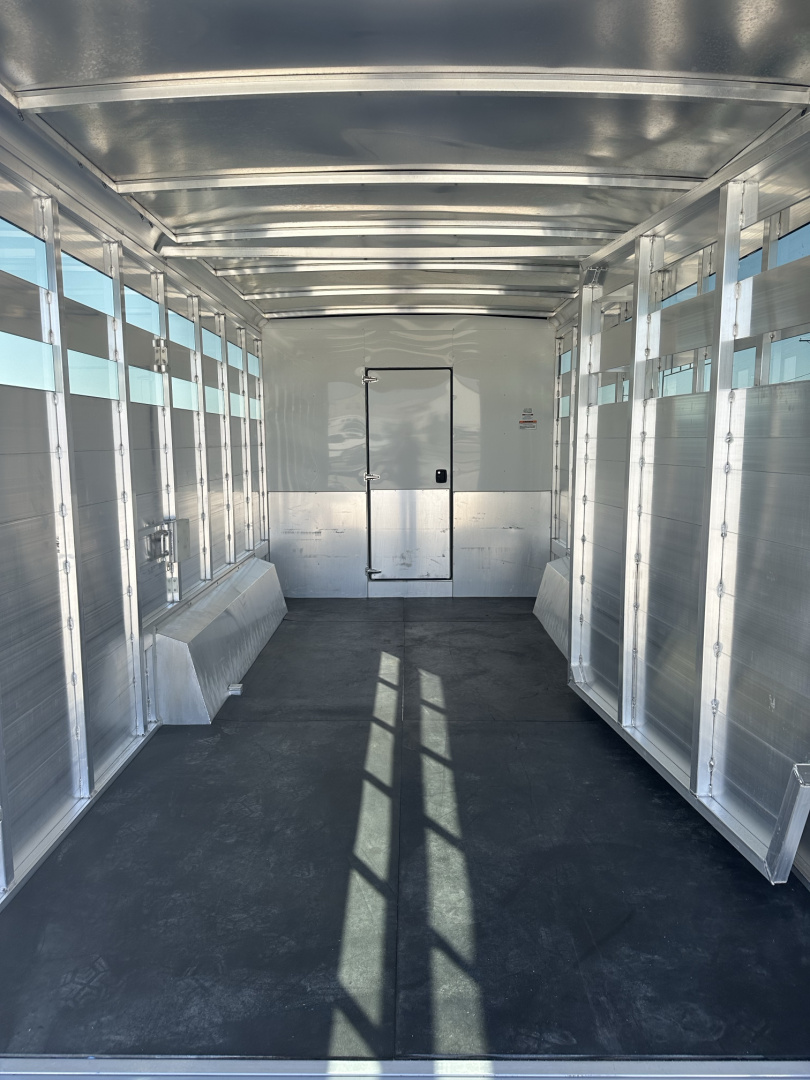 Used 2023 Sundowner 10'6" Living Quarter Stock Combo