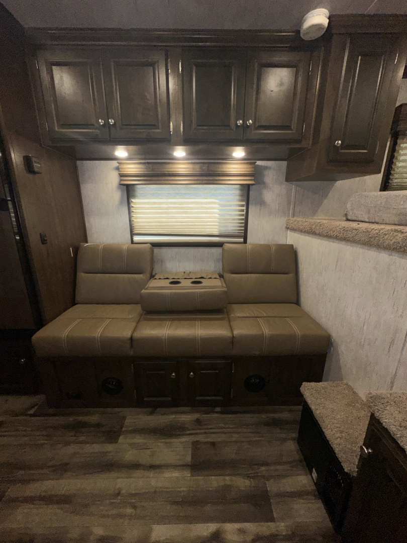 Used 2023 Sundowner 10'6" Living Quarter Stock Combo