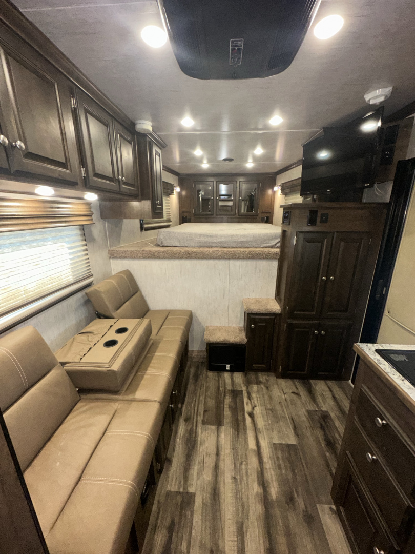 Used 2023 Sundowner 10'6" Living Quarter Stock Combo