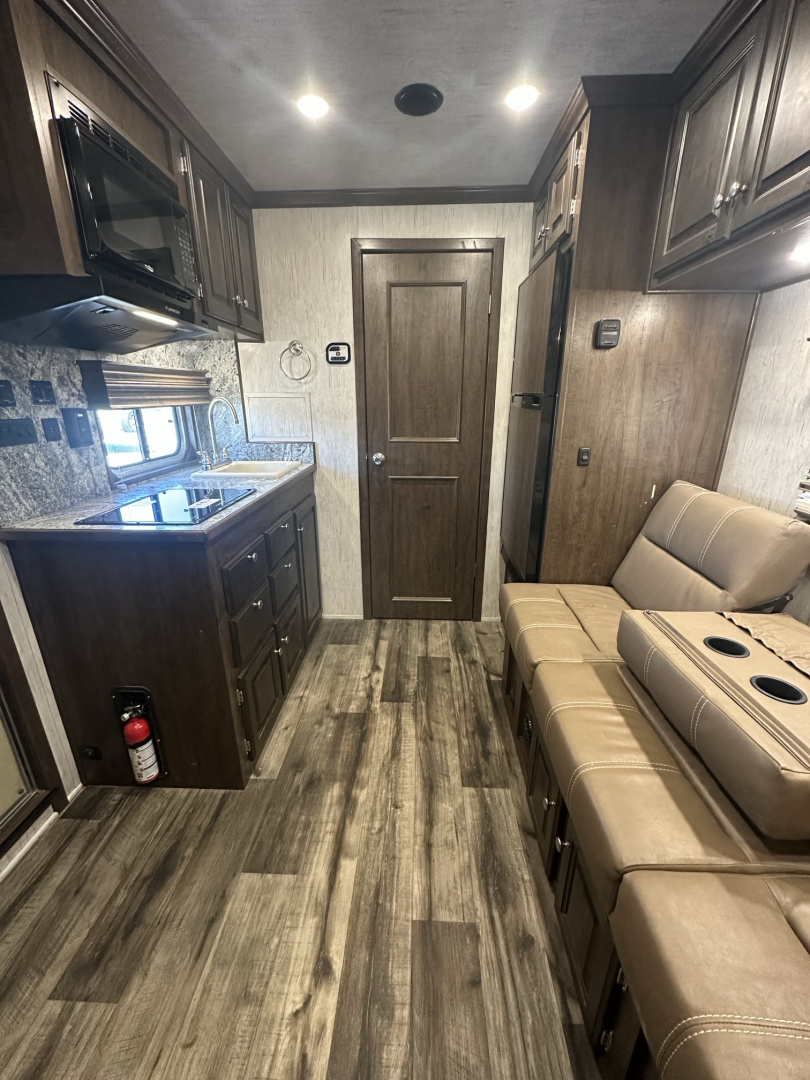 Used 2023 Sundowner 10'6" Living Quarter Stock Combo