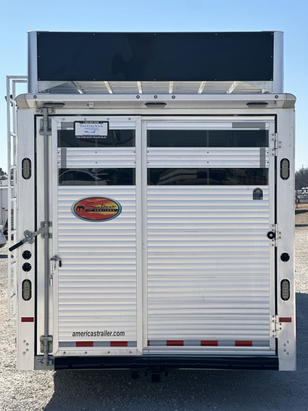 Used 2023 Sundowner 10'6" Living Quarter Stock Combo