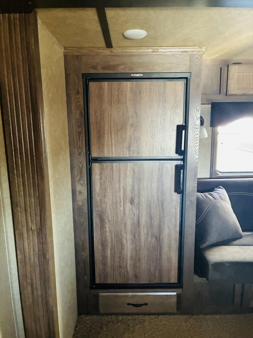 Used 2023 Lakota 3H 13'LQ Horse Trailer