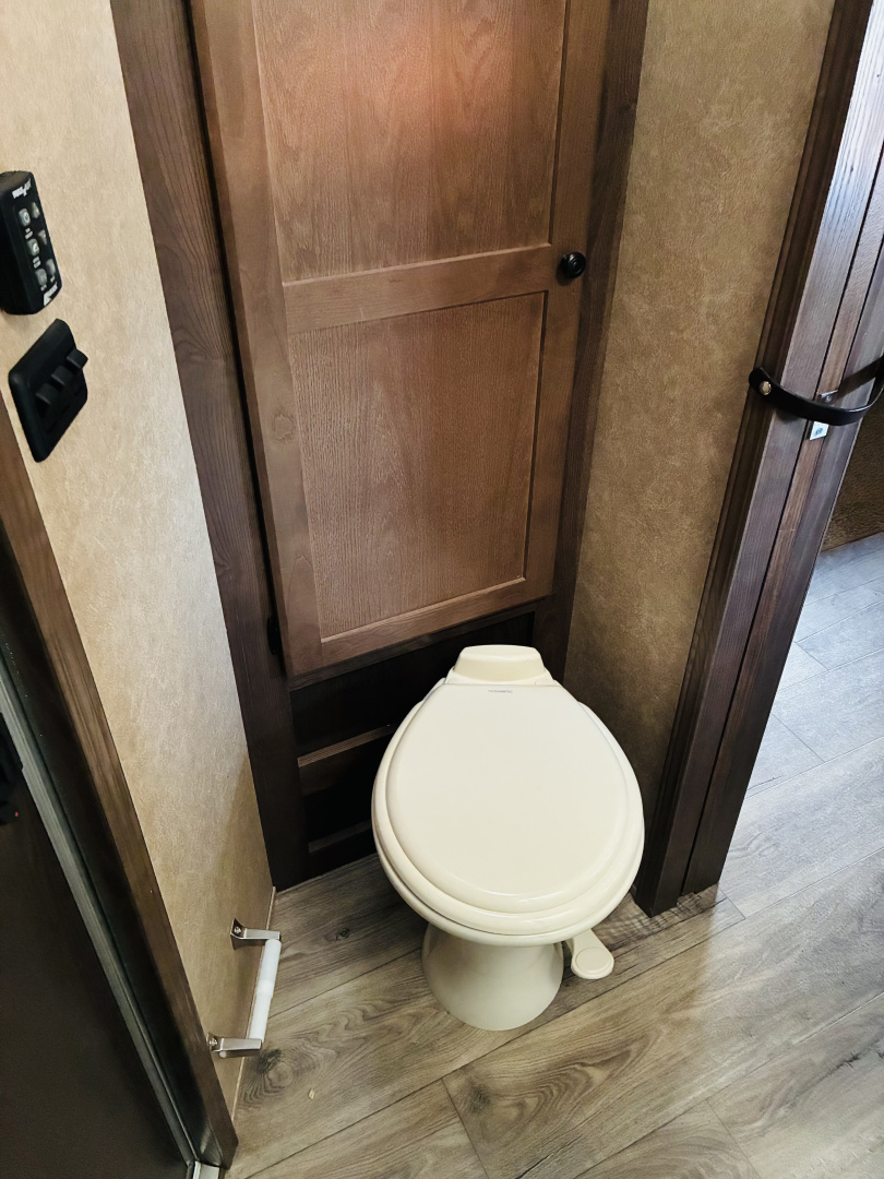 Used 2023 Lakota 3H 13'LQ Horse Trailer