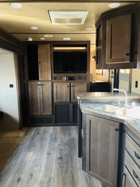 Used 2023 Lakota 3H 13'LQ Horse Trailer