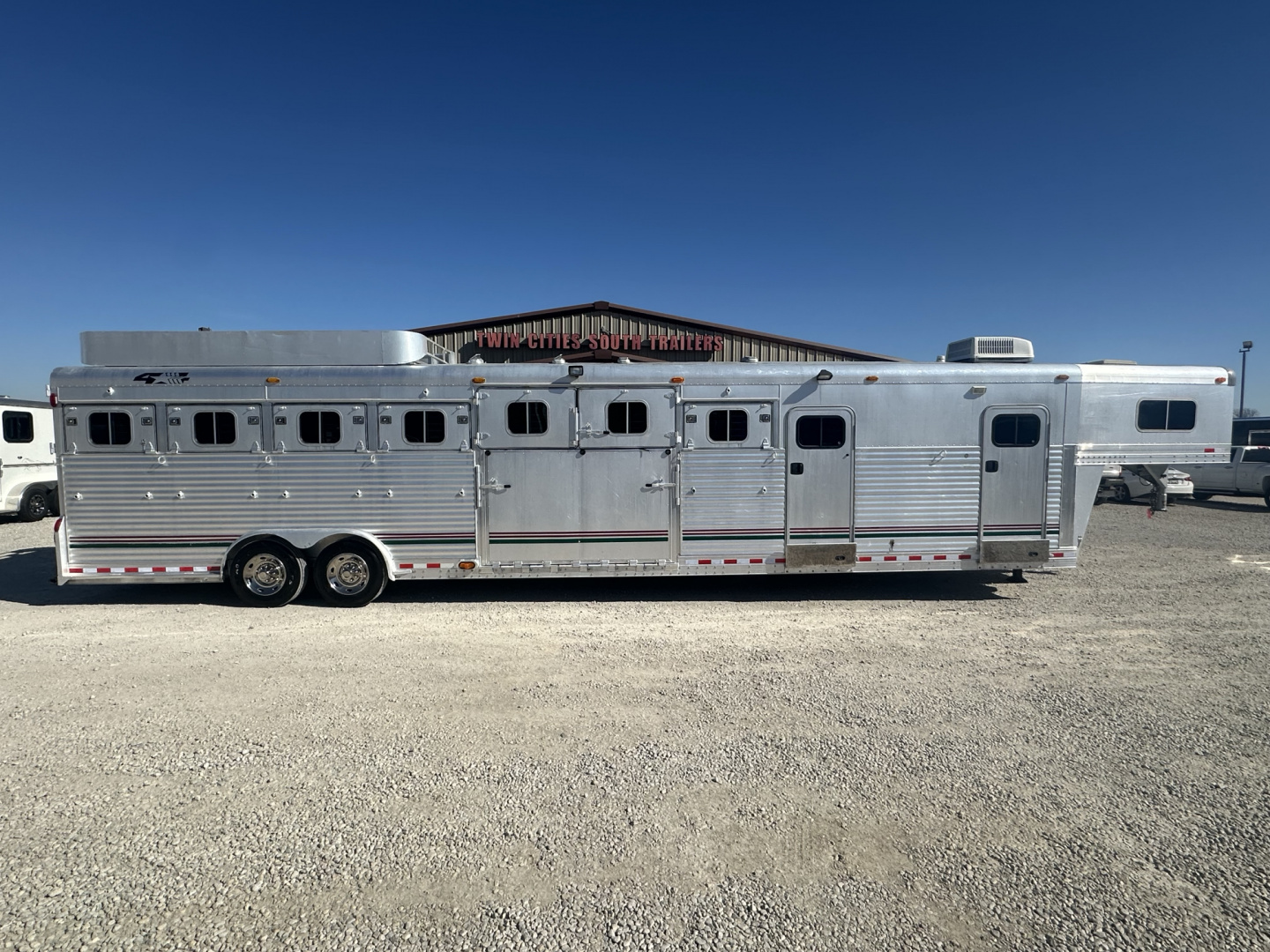 Used 1999 4-Star Trailers 7 Horse Gooseneck Living Quarters Horse Trailer