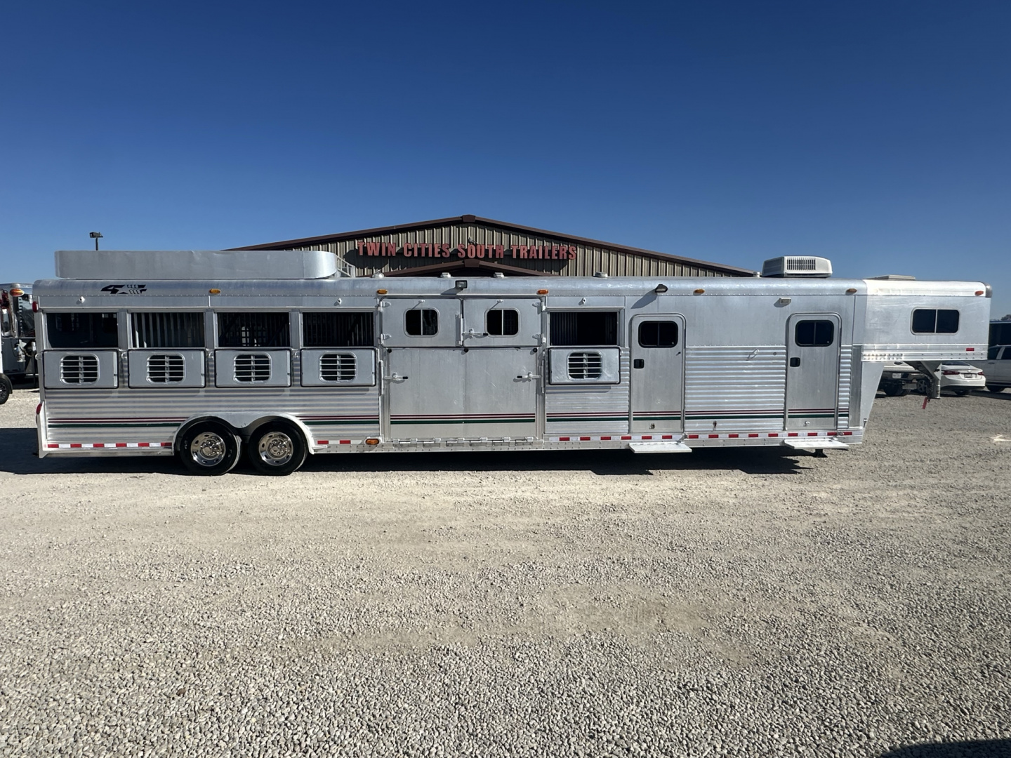 Used 1999 4-Star Trailers 7 Horse Gooseneck Living Quarters Horse Trailer