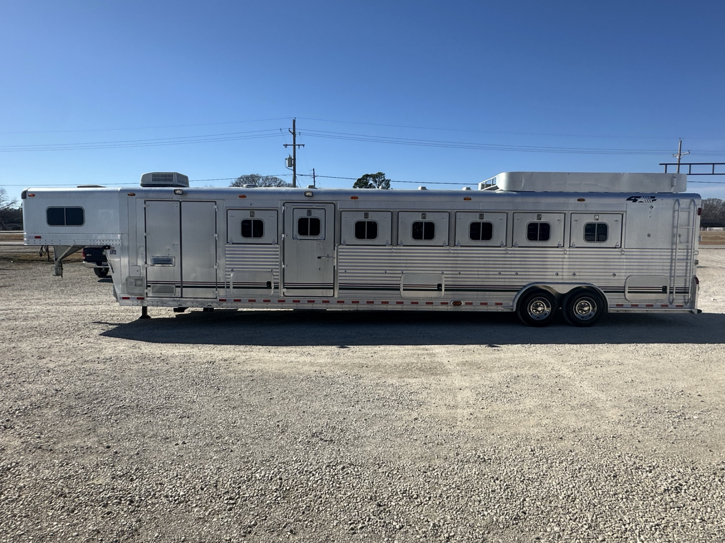 Used 1999 4-Star Trailers 7 Horse Gooseneck Living Quarters Horse Trailer