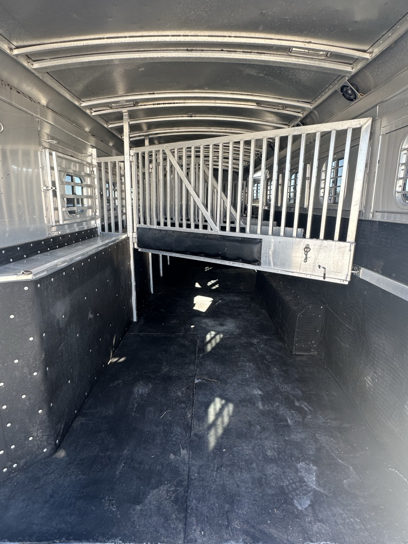 Used 1999 4-Star Trailers 7 Horse Gooseneck Living Quarters Horse Trailer