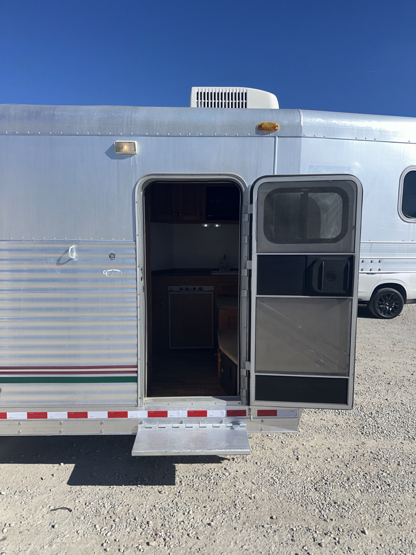 Used 1999 4-Star Trailers 7 Horse Gooseneck Living Quarters Horse Trailer