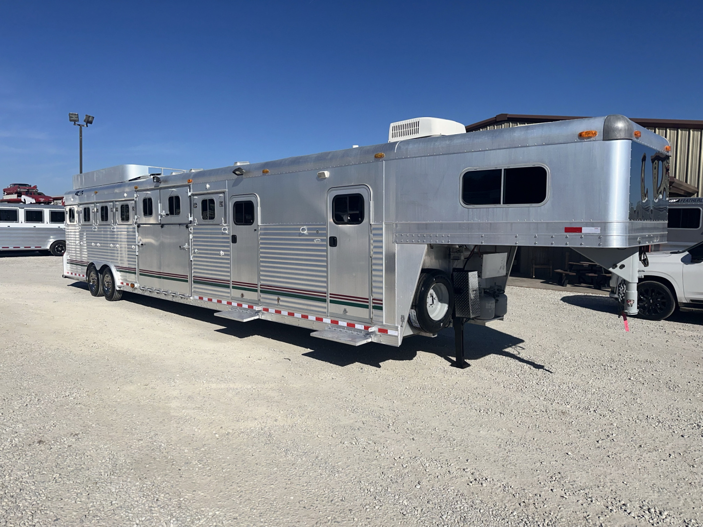 Used 1999 4-Star Trailers 7 Horse Gooseneck Living Quarters Horse Trailer
