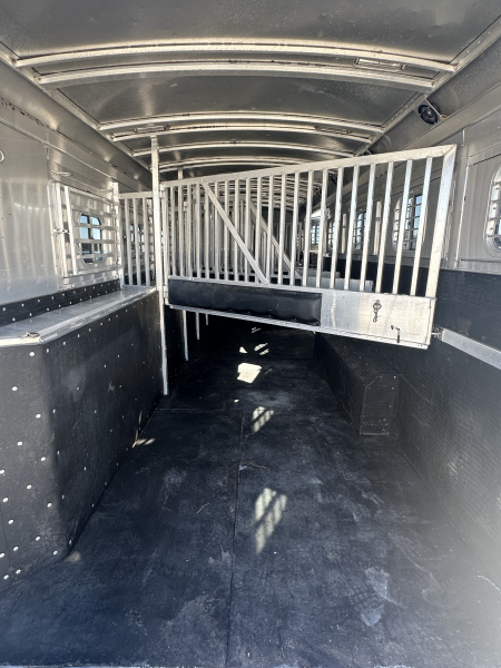 Used 1999 4-Star Trailers 7 Horse Gooseneck Living Quarters Horse Trailer