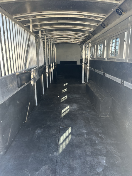 Used 1999 4-Star Trailers 7 Horse Gooseneck Living Quarters Horse Trailer