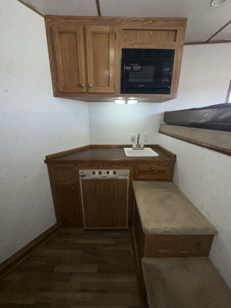 Used 1999 4-Star Trailers 7 Horse Gooseneck Living Quarters Horse Trailer