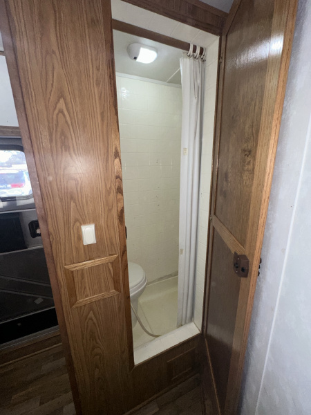 Used 1999 4-Star Trailers 7 Horse Gooseneck Living Quarters Horse Trailer