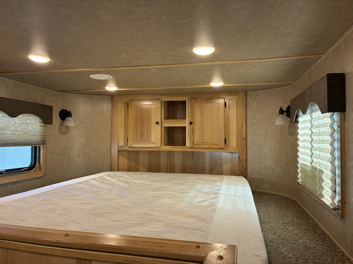 Used 2023 Lakota 3H 14'LQ Horse Trailer