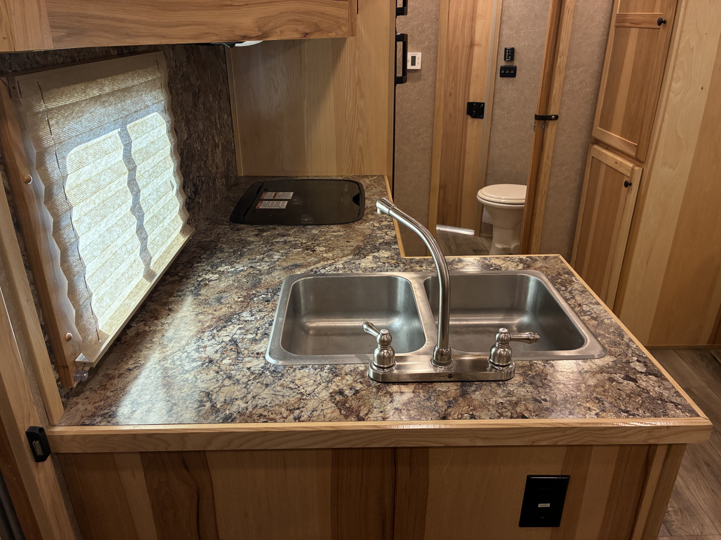 Used 2023 Lakota 3H 14'LQ Horse Trailer