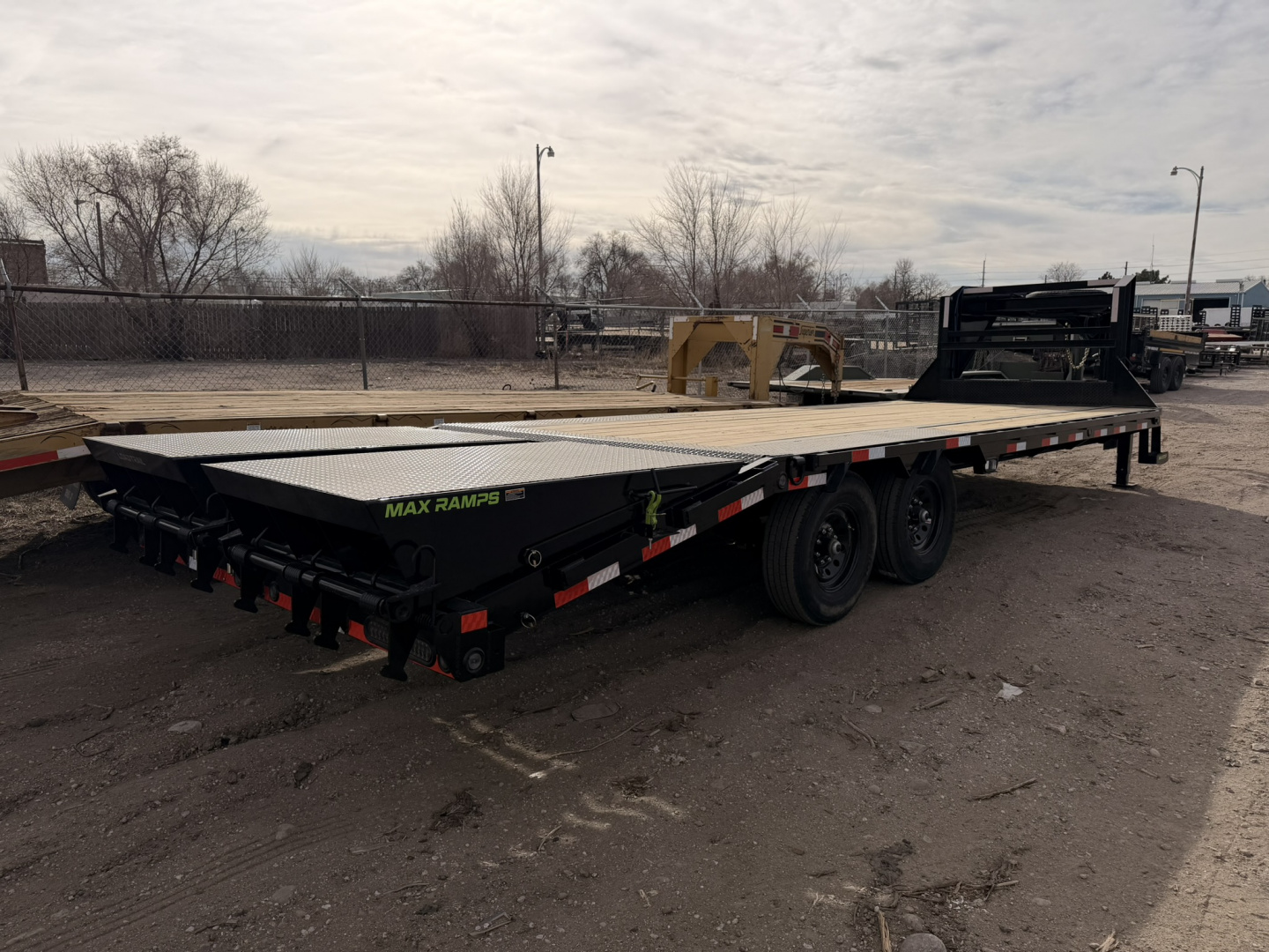 New 2026 Load Trail 8.5-25 Single Wheel Gooseneck Deckover Equipment Hauler W/ Max Ramps 15.6K GVWR