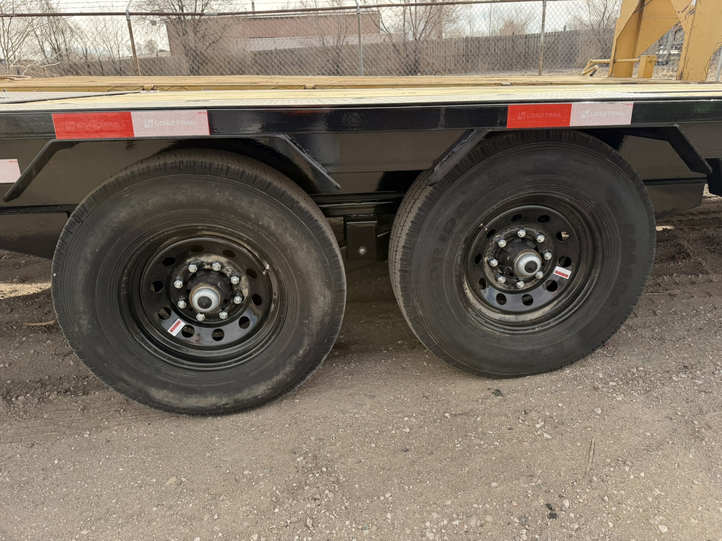 New 2026 Load Trail 8.5-25 Single Wheel Gooseneck Deckover Equipment Hauler W/ Max Ramps 15.6K GVWR