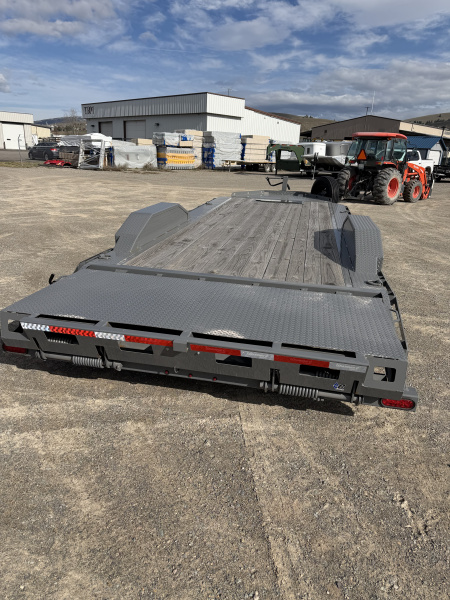 New 2024 Diamond C Trailers LPX207 22' x 82" Flatbed Trailer