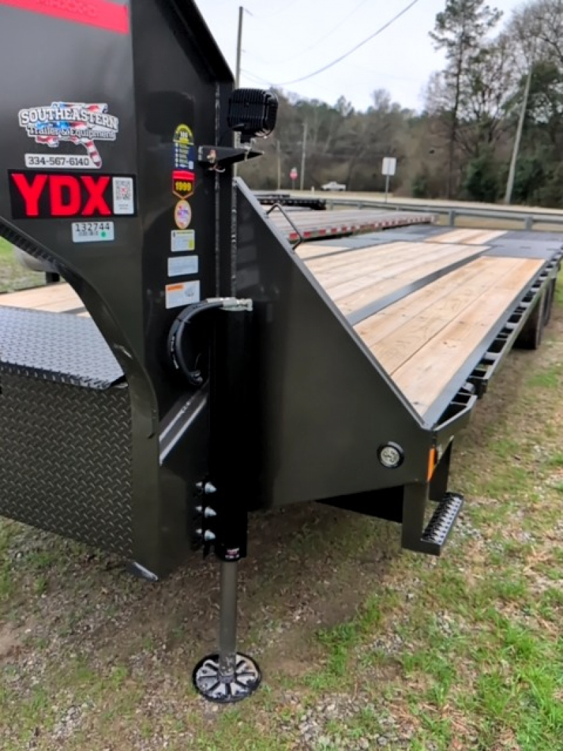 New 2026 MAXX-D YDX Hydraulic Dovetail Flatbed Trailer