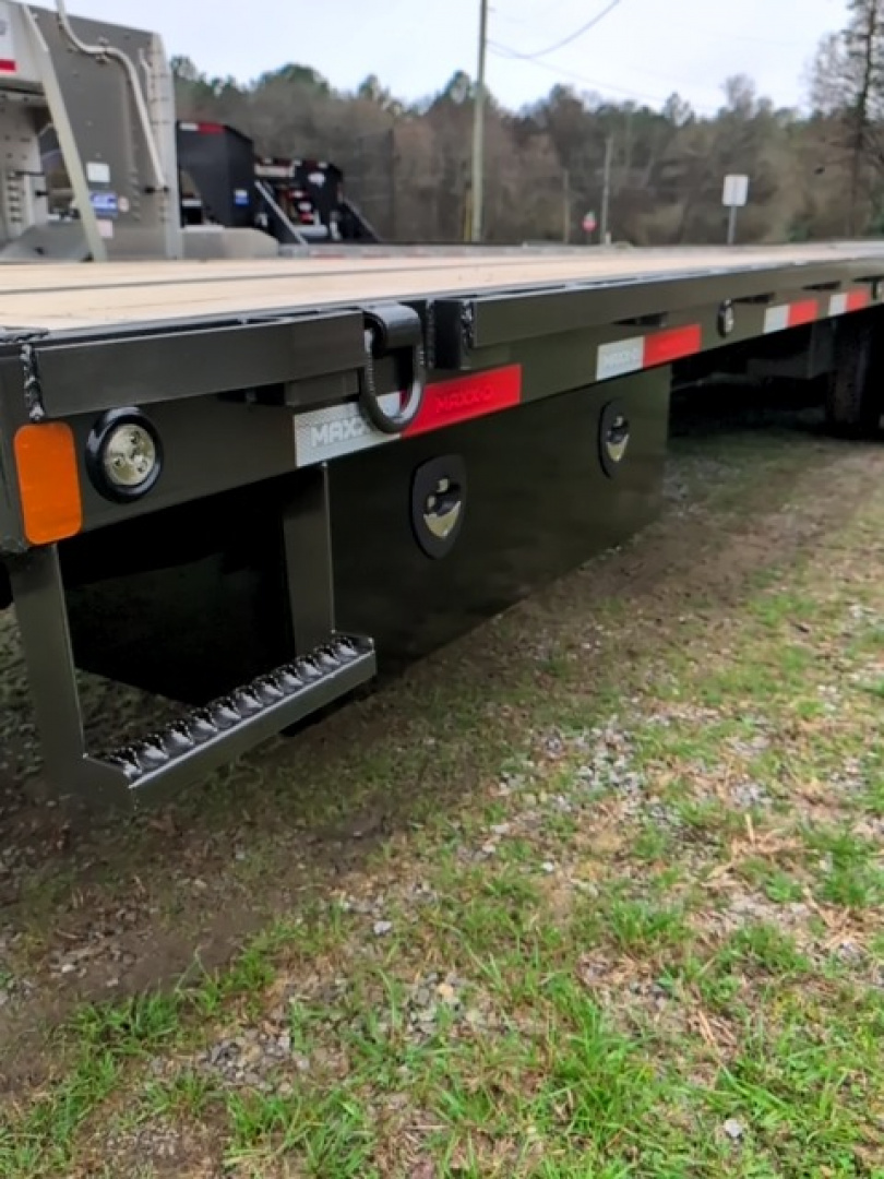 New 2026 MAXX-D YDX Hydraulic Dovetail Flatbed Trailer