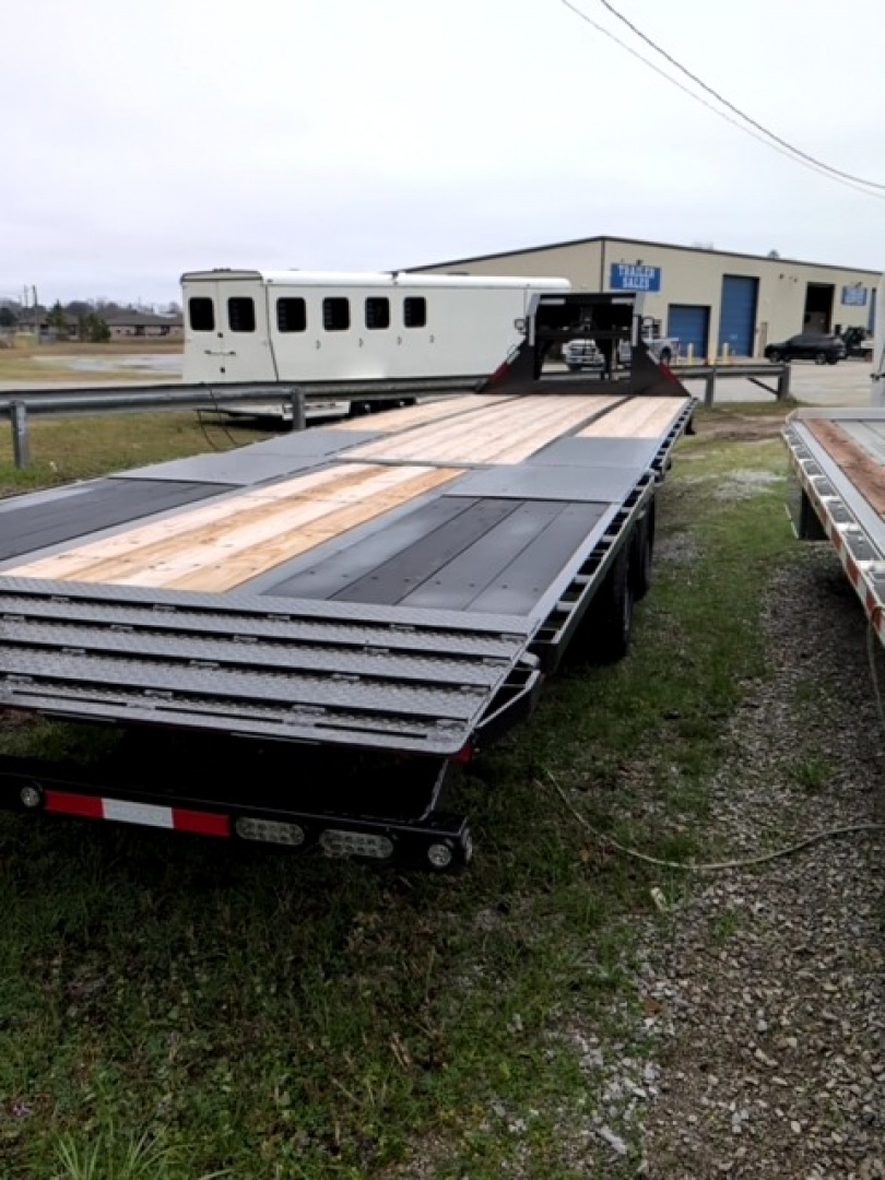 New 2026 MAXX-D YDX Hydraulic Dovetail Flatbed Trailer
