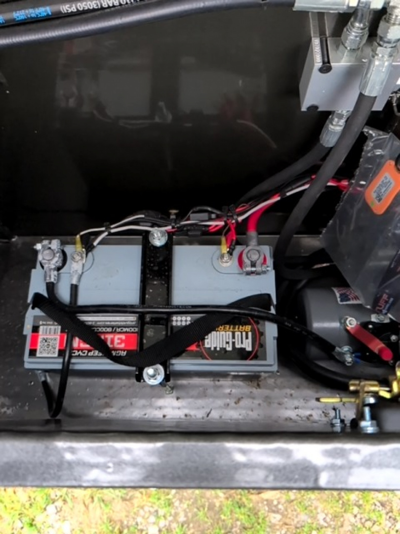 New 2026 MAXX-D YDX Hydraulic Dovetail Flatbed Trailer