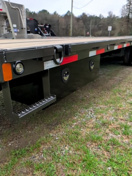 New 2026 MAXX-D YDX Hydraulic Dovetail Flatbed Trailer