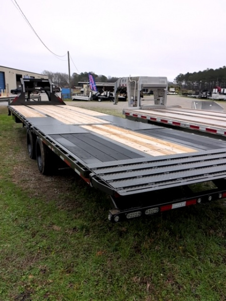 New 2026 MAXX-D YDX Hydraulic Dovetail Flatbed Trailer