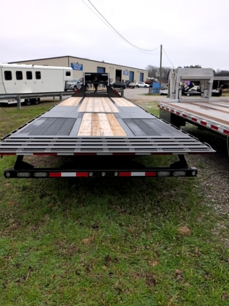 New 2026 MAXX-D YDX Hydraulic Dovetail Flatbed Trailer