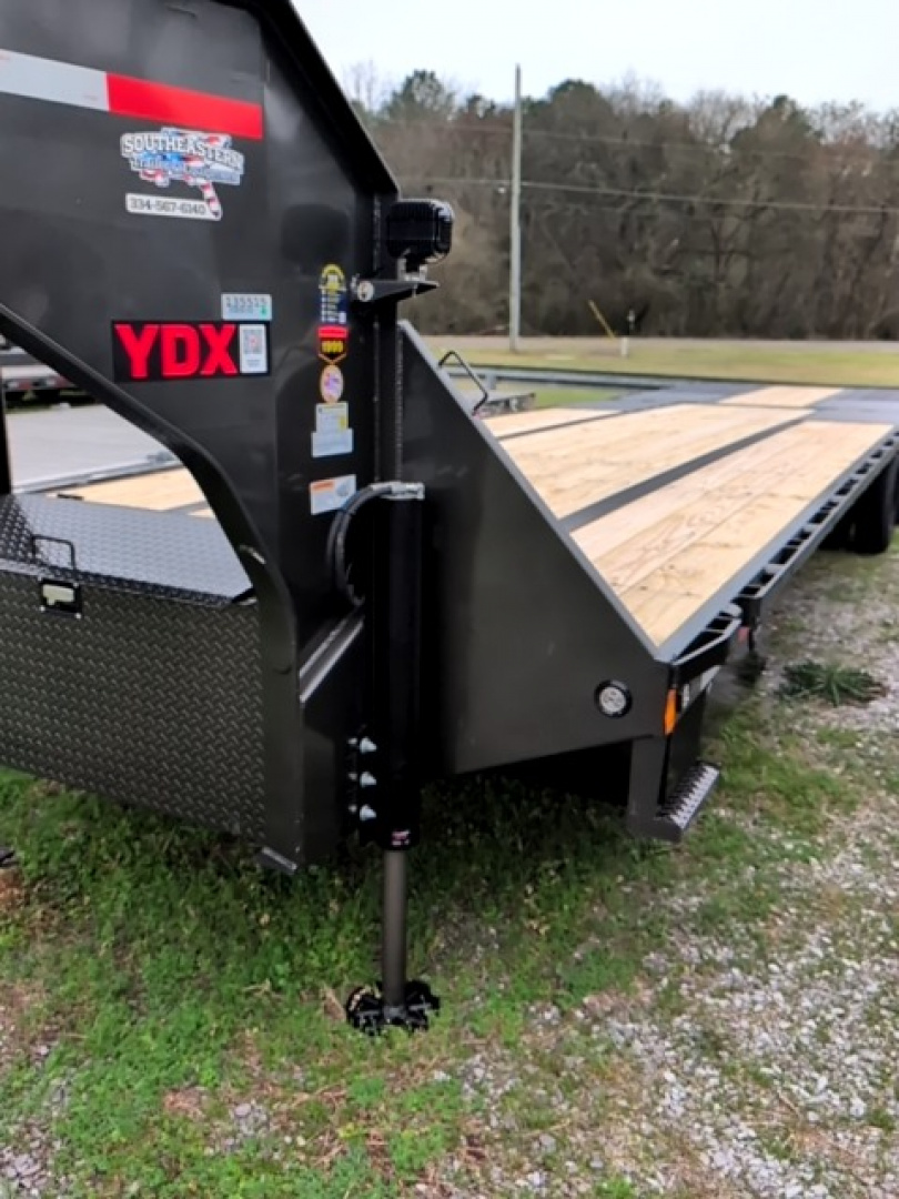 New 2026 MAXX-D YDX Hydraulic Dovetail Flatbed Trailer