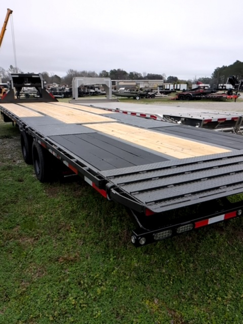 New 2026 MAXX-D YDX Hydraulic Dovetail Flatbed Trailer