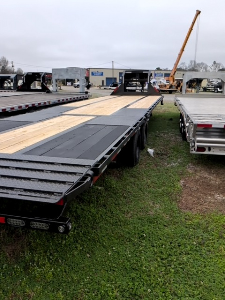 New 2026 MAXX-D YDX Hydraulic Dovetail Flatbed Trailer
