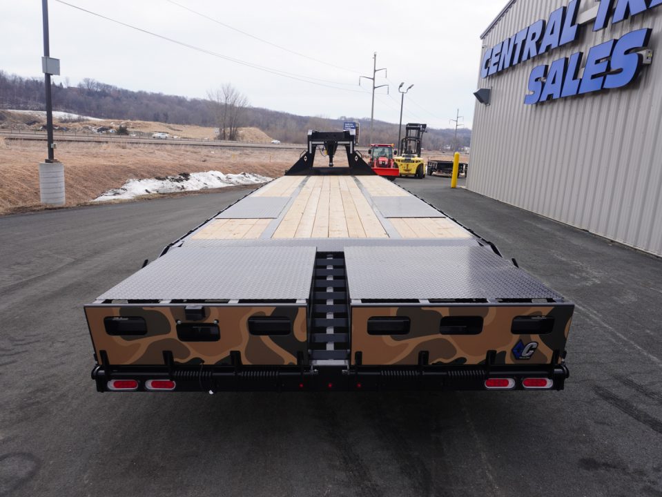 New 2026 Diamond C Trailers Fmax212 35' Gooseneck Deckover