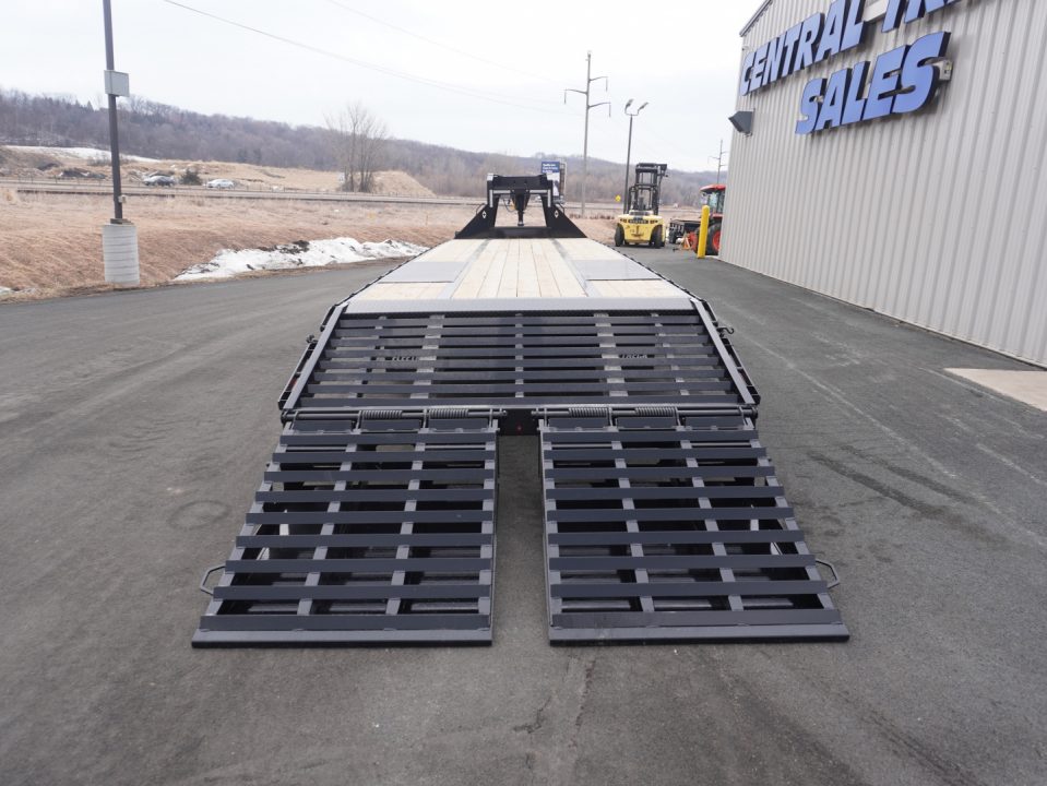 New 2026 Diamond C Trailers Fmax212 35' Gooseneck Deckover