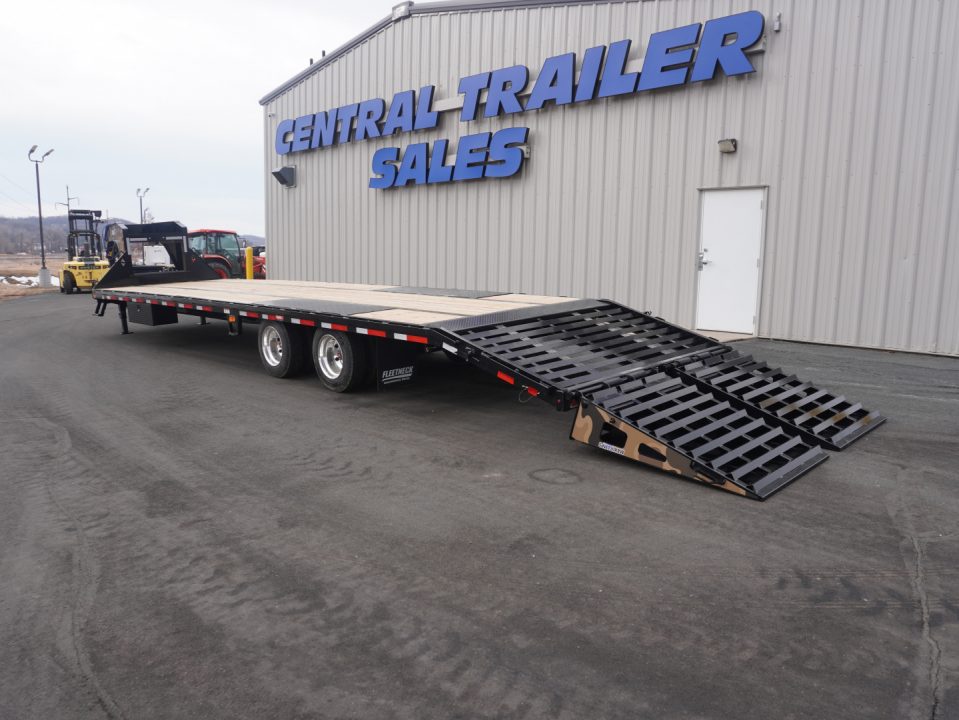 New 2026 Diamond C Trailers Fmax212 35' Gooseneck Deckover