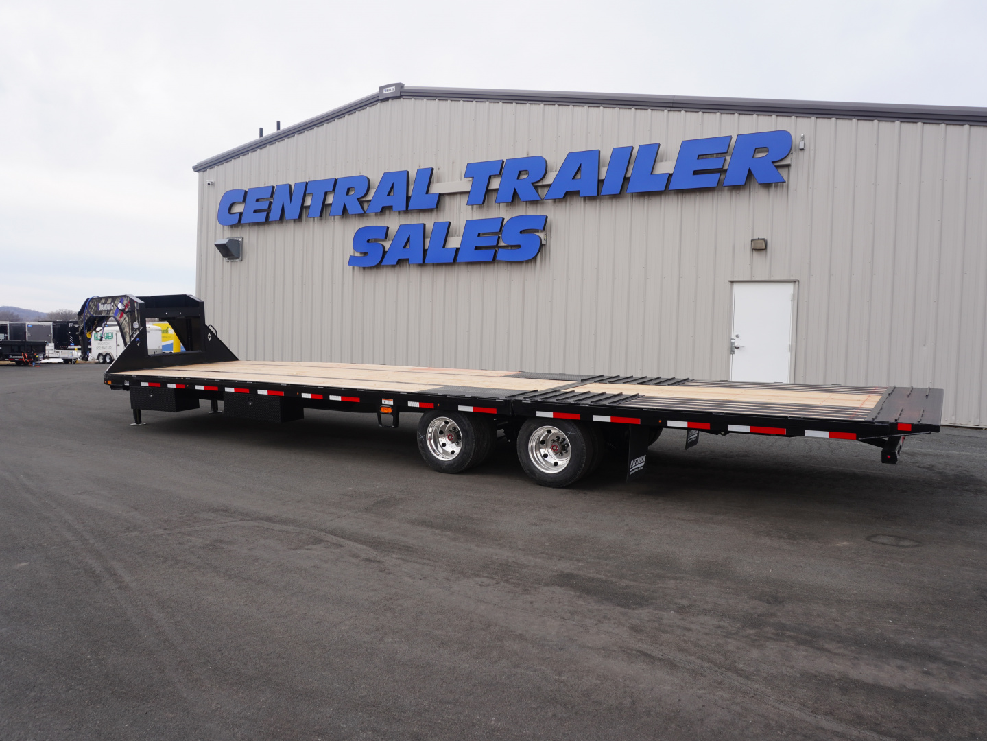 New 2026 Diamond C Trailers Fmax212 35' Gooseneck Deckover